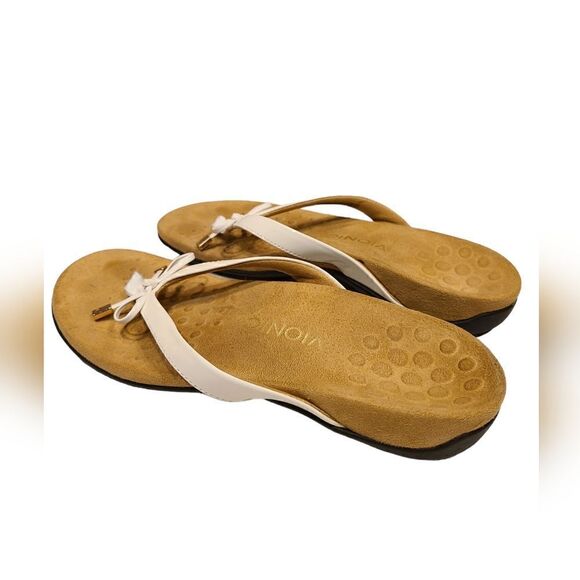 Vionic White Patent Leather Bella  Toe Post Sandals, Summer, Comfort | 9 - Picture 4 of 8